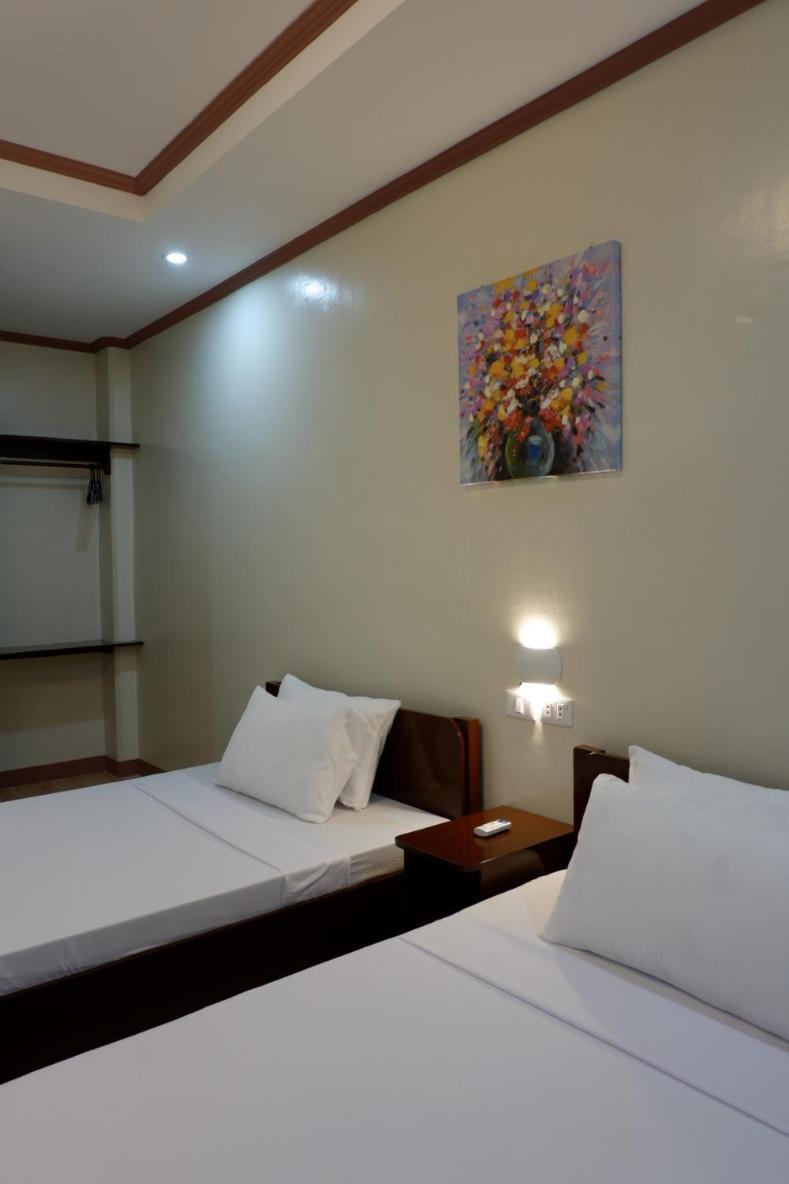 Jun'S Inn Oslob Bagian luar foto