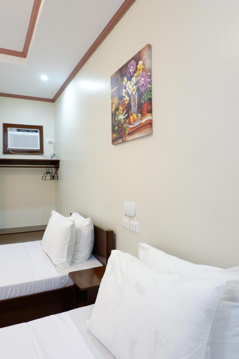 Jun'S Inn Oslob Bagian luar foto