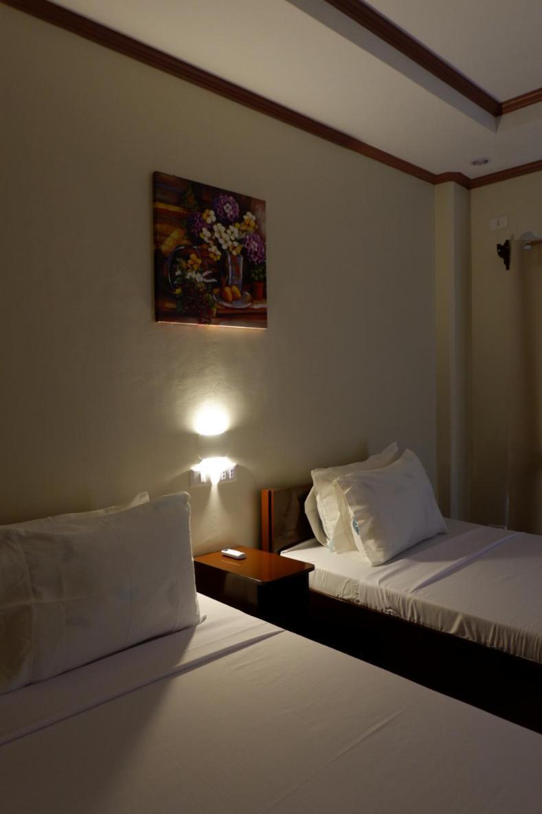 Jun'S Inn Oslob Bagian luar foto